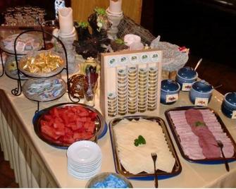 Hotel Post - Garni - Berwang - Buffet
