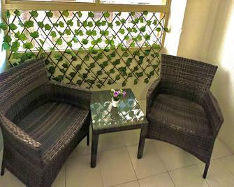 Heartland Hostel - Dubai - Balcony