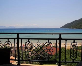 Hotel Grand Nefeli - Vasiliki - Balcón