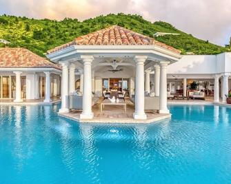 Five bedroom petit plage oasis with contemporary style - Grand-Case - Piscina