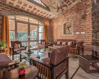 The Orchard Farm, Manesar- Luxury Pet- Friendly Farm with private pool & Jacuzzi - Manesar - Lounge