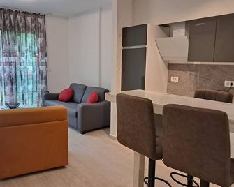 Charming studio in enchanting Bečići with AC, WiFi - Bečići - Wohnzimmer