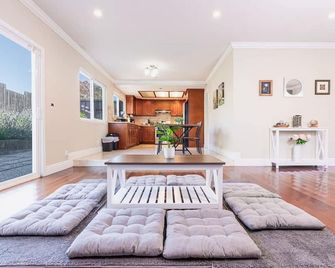 Lavender house near Napa and San Francisco - Vallejo - Vardagsrum