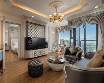 Delasea Ha Long Hotel - Modern Bayview Escape - הא לונג