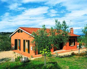 Getaway Amidst Vineyards - Montespertoli - Building
