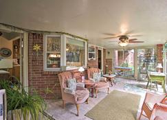 Private Home with Hot Tub and Patio Near Downtown Tulsa - Tulsa - Mutfak