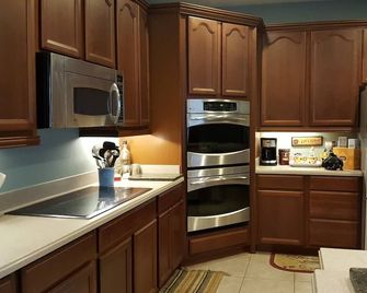 Beautiful 5br 4bath, Sleeps 14: Wekiva Springs, Disney, Universal & Antiques. - Apopka - Cucina