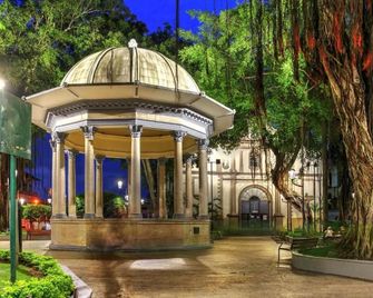 Hotel Caracas - Casco Antiguo - Las Cumbres - Widok na zewnątrz