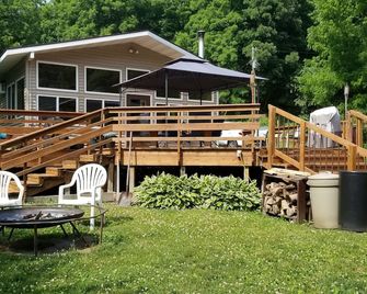 Solitude In The Woods Of Wisconsin! Peaceful Cabin That Sleeps 6! - Eastman - Patio