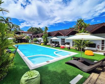 Sunz En Coron Resort (Sunzen Palawan, Resort) - קורון - בריכה
