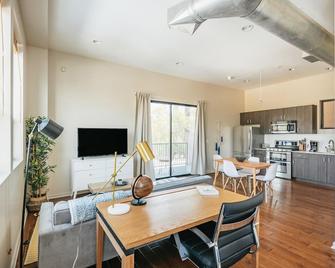Exceptional Pasadena Studio, nr Parks, Hiking & Dining, by Blueground - South Pasadena - Dining room