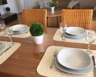 Sunny apartment between the Black Forest and the Rhine, near Europapark Rust! - Offenburg - Jadalnia