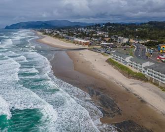 Ground Floor Fireplace Studio-Ocean view-Kitchen! - Lincoln City - Building