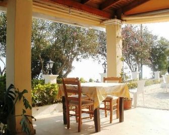 Akrogiali Rooms - Mpoukaris - Terasa