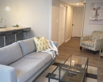 Private Executive Suite #2 - Large One Bedroom - Thornton - Living room