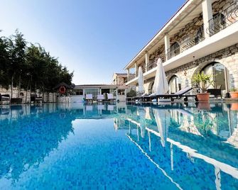 Gonulhan Hotel - Alacati - Piscina
