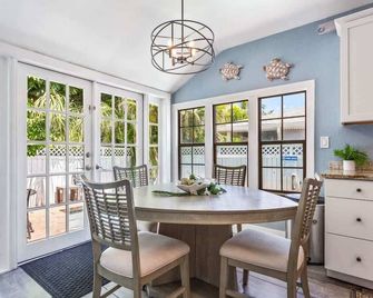Coconut Beach House - Clearwater Beach - Comedor
