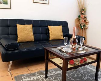 Simplistic Holiday Home In Matera Near Historic Center - Matera - Pokój dzienny