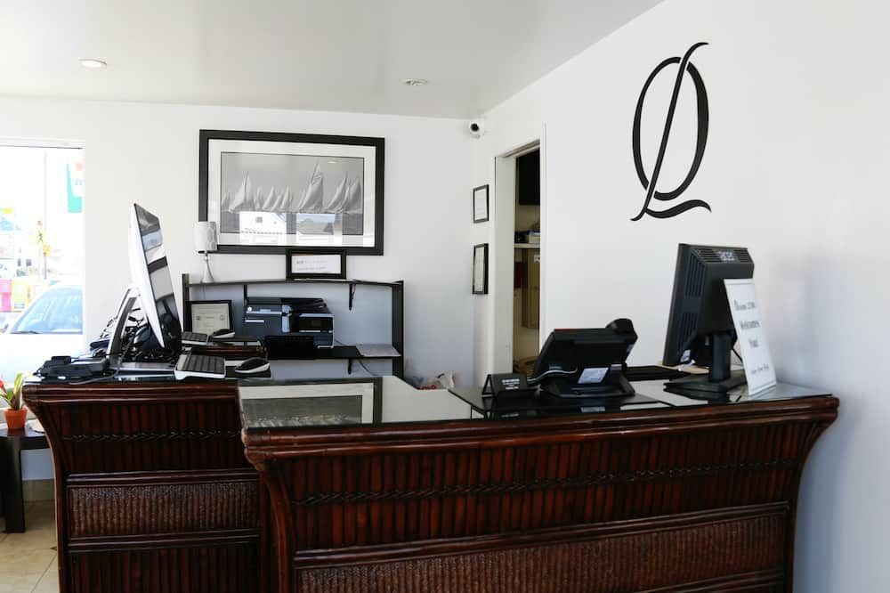 Front desk view of Oceans 2700