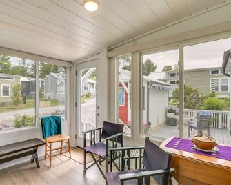 Flat Rock Tiny Home Fall Getaway with Grill! - Flat Rock - Balcony