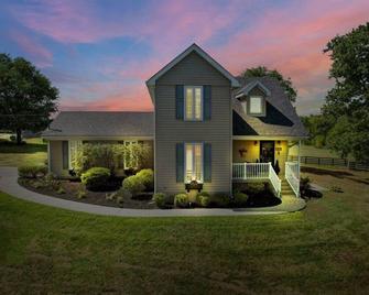 Peace and Quiet Close to Louisville - 80+ Acres - Shelbyville - Building