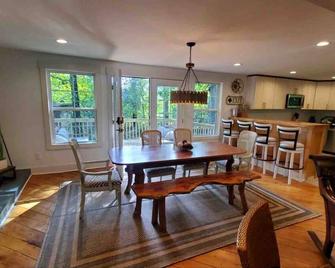 Lake Hartwell Frank Howard Home - Clemson - Dining room