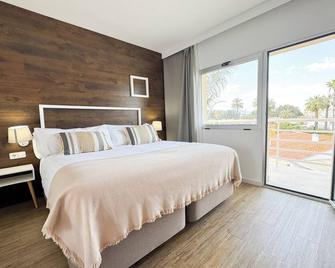 هوتل فيلامور - دينايا - غرفة نوم