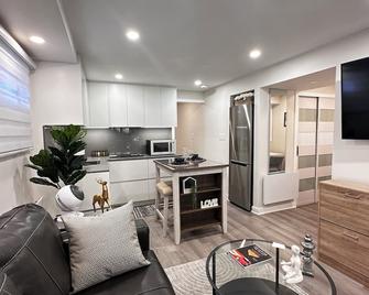 Cozy lovely walk-out registered Basement - Aurora - Kitchen