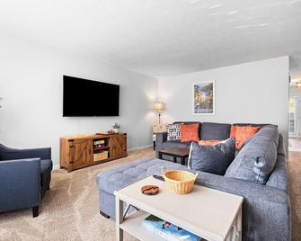 Spacious and Quiet 2BR/2.5BA Townhouse Close to Toomer’s & Auburn University - Auburn - Σαλόνι