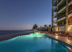 New! Amazing Ocean View! Right On The Beach With Restaurant Onsite! - San José del Cabo - Pool