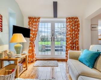 Little Crawfish Cottage - Thursford - Living room