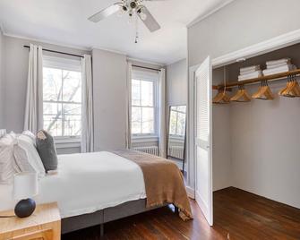 Bright West Village 2BR w/ W/D & Roof, nr Pier 46, by Blueground - New York - Bedroom