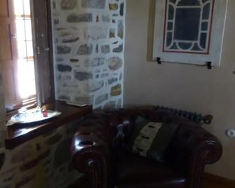 Ta Xelidonakia - Pinakates - Sala de estar