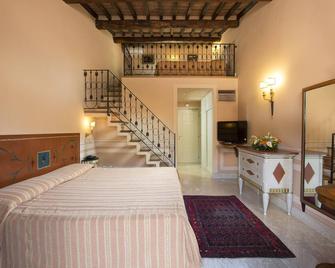 Hotel Il Piccolo Castello - Monteriggioni - Спальня