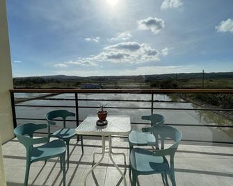 Slowly inn - Hengchun Township - Balcón