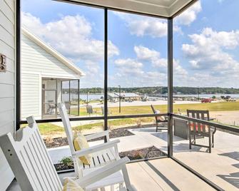 Stunning Lakefront Retreat with Dock Access! - Greenwood - Balcony