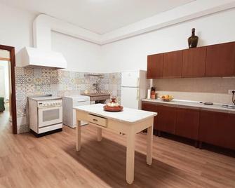 [Casa Rooms&Tabacchi] ideale per gruppi - Sant'Elpidio a Mare - Kitchen