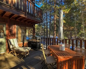 Singing Pines in Marla Bay - Walk to Lake! - Glenbrook - Patio