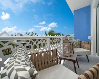 Luxury 1 bed apartment near Seven Mile Beach at The Grove - Villa Island Life - West Bay - Balkong