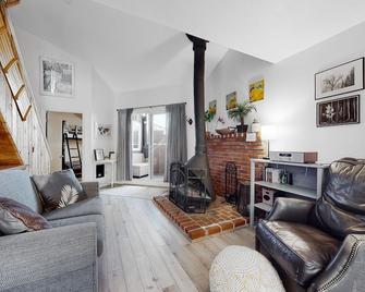 Sunset Side - Campton - Living room