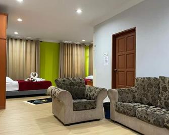 Samudera Hotel - Kuala Besut - Huiskamer