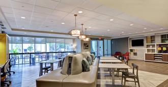 Home2 Suites by Hilton Daytona Beach Speedway - Daytona Beach - Lobby