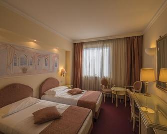 Hotel Ristorante Continental - Osio Sotto - Спальня