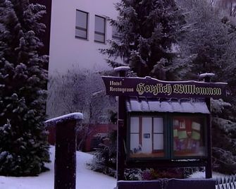 Naturparkhotel Haus Hubertus - Oybin - Edificio