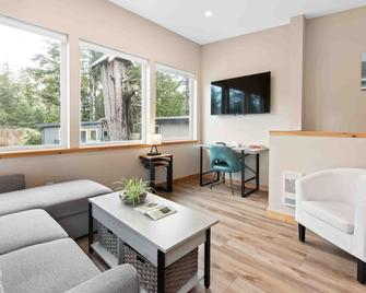 Ss#8-Kitesurfer-Spring Cove, Terrace Beach, Pets - Ucluelet - Salon
