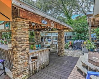 Ocean Isle Beach Studio 1 Mi to Downtown and Pier - Ocean Isle Beach - Outdoors view