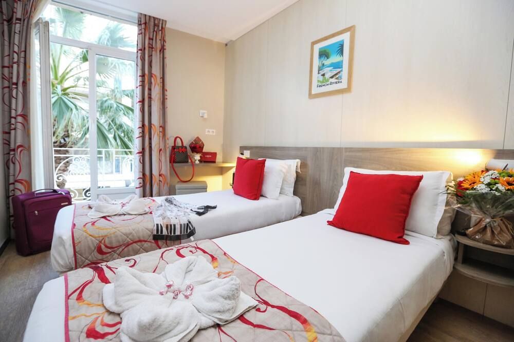 Brit Hotel Confort Le Revest Sainte-Maxime - Sainte-Maxime - Bedroom