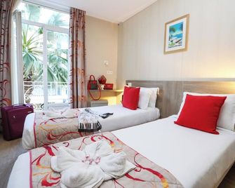 Brit Hotel Confort Le Revest Sainte-Maxime - Sainte-Maxime - Bedroom
