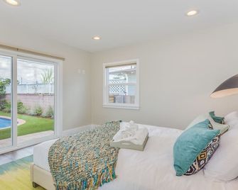 F-52 Trenton II - Anaheim - Bedroom