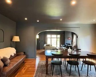 Harris Haven - Eureka - Dining room